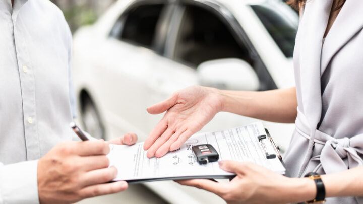 ¿Qué documentos debes revisar al comprar un coche de segunda mano?