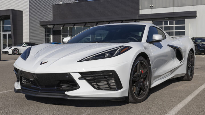Chevrolet Corvette C8 Stingray Cabrio: carácter americano y emoción en el alquiler premium